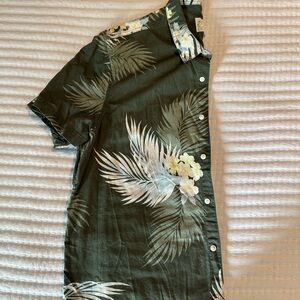 American Eagle Outfitters Green and White Casual Button Down Shirt